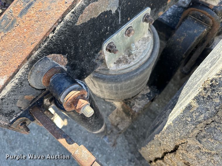 image for item LT9539 1999 International 9400  semi truck