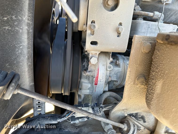 image for item LT9539 1999 International 9400  semi truck
