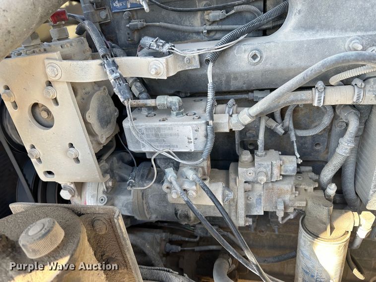 image for item LT9539 1999 International 9400  semi truck