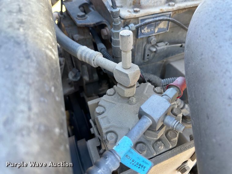 image for item LT9539 1999 International 9400  semi truck