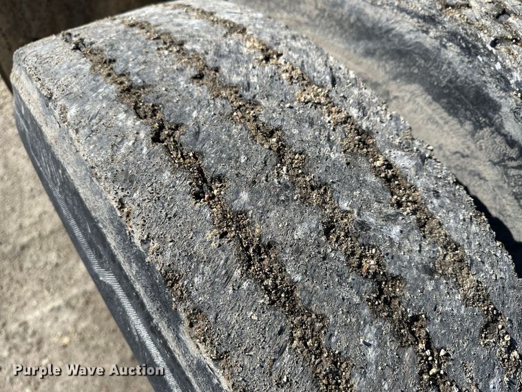 image for item LT9539 1999 International 9400  semi truck