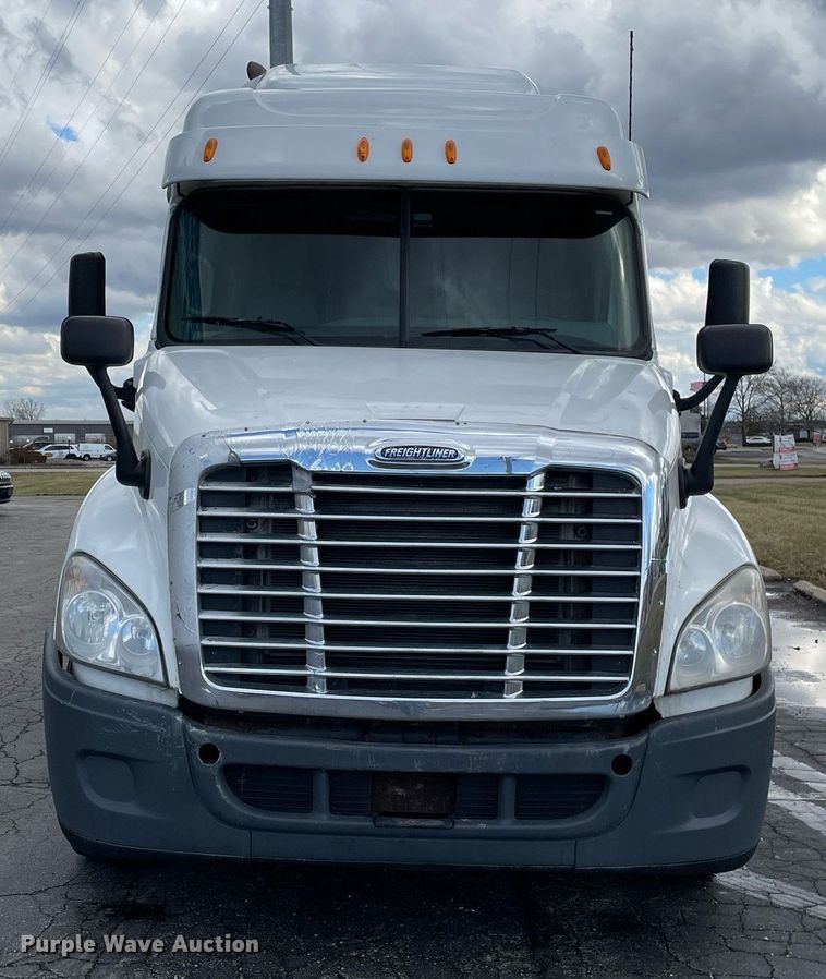 image for item MA9914 2011 Freightliner Cascadia  semi truck