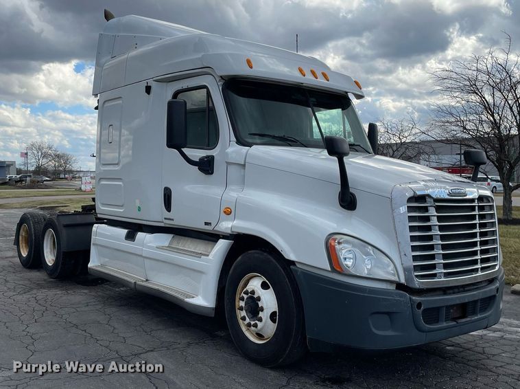 image for item MA9914 2011 Freightliner Cascadia  semi truck