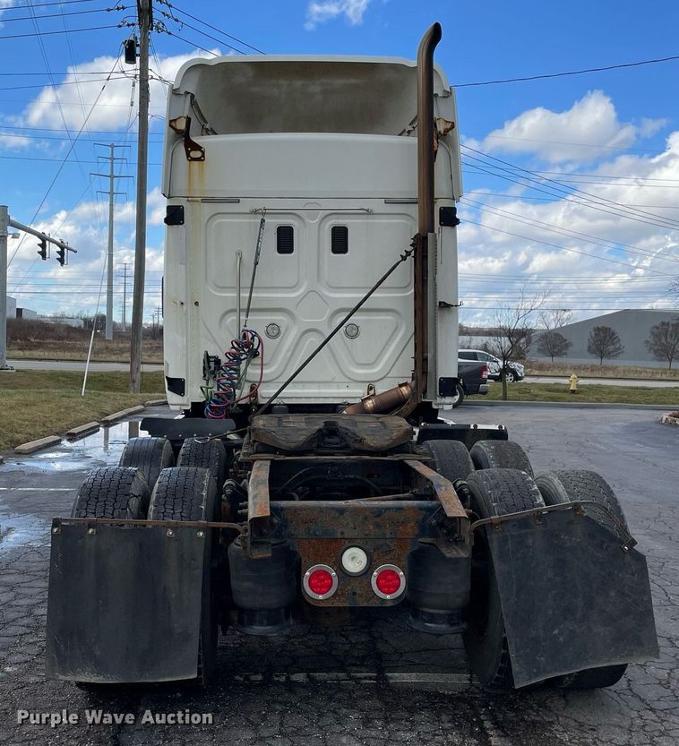 image for item MA9914 2011 Freightliner Cascadia  semi truck