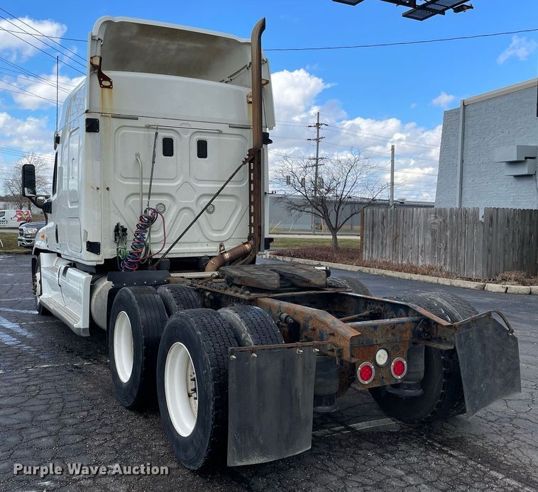 image for item MA9914 2011 Freightliner Cascadia  semi truck