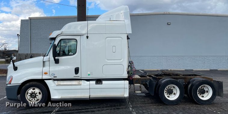 image for item MA9914 2011 Freightliner Cascadia  semi truck