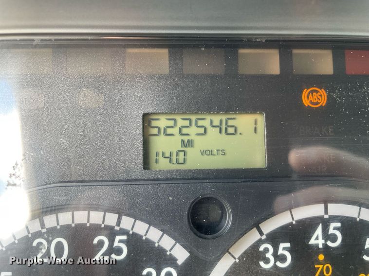 image for item MA9914 2011 Freightliner Cascadia  semi truck