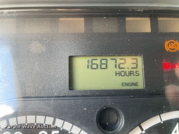 image for item MA9914 2011 Freightliner Cascadia  semi truck