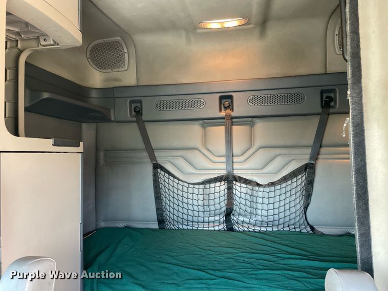 image for item MA9914 2011 Freightliner Cascadia  semi truck