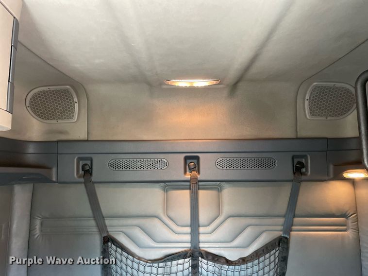 image for item MA9914 2011 Freightliner Cascadia  semi truck