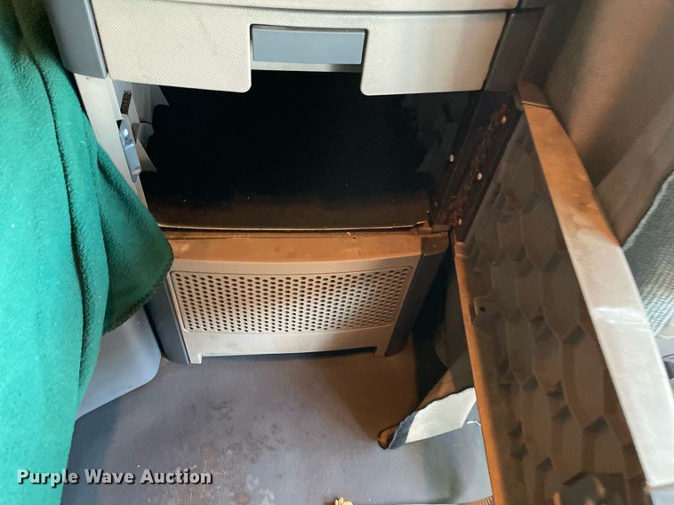 image for item MA9914 2011 Freightliner Cascadia  semi truck