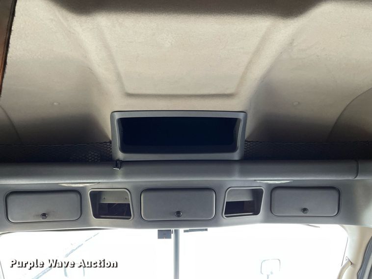 image for item MA9914 2011 Freightliner Cascadia  semi truck