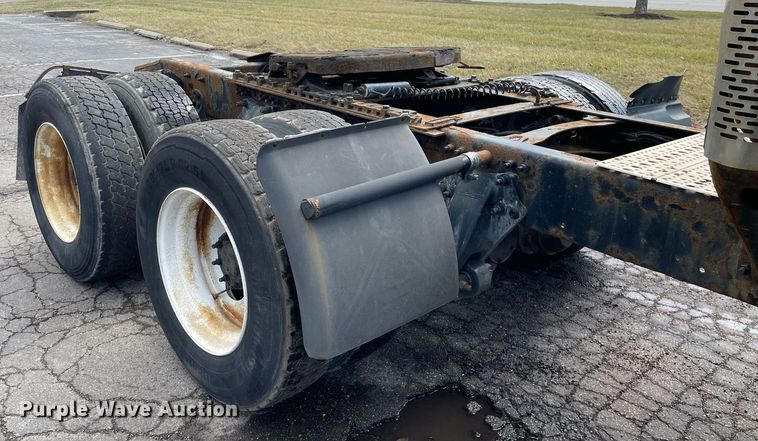 image for item MA9914 2011 Freightliner Cascadia  semi truck