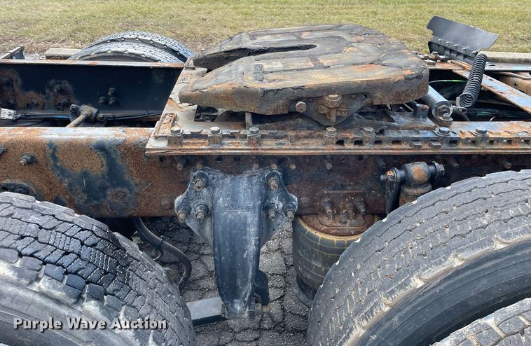 image for item MA9914 2011 Freightliner Cascadia  semi truck