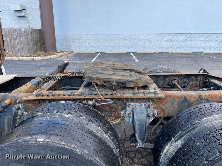 image for item MA9914 2011 Freightliner Cascadia  semi truck