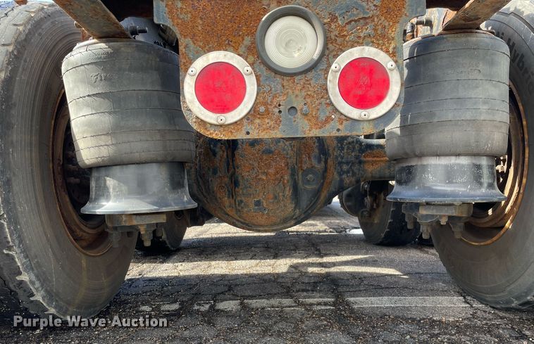 image for item MA9914 2011 Freightliner Cascadia  semi truck