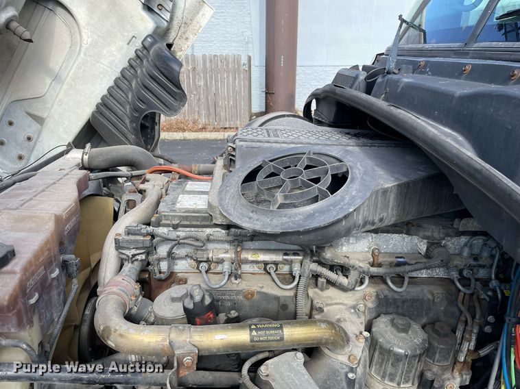 image for item MA9914 2011 Freightliner Cascadia  semi truck