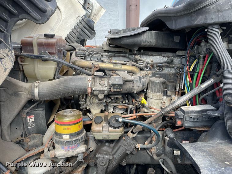 image for item MA9914 2011 Freightliner Cascadia  semi truck