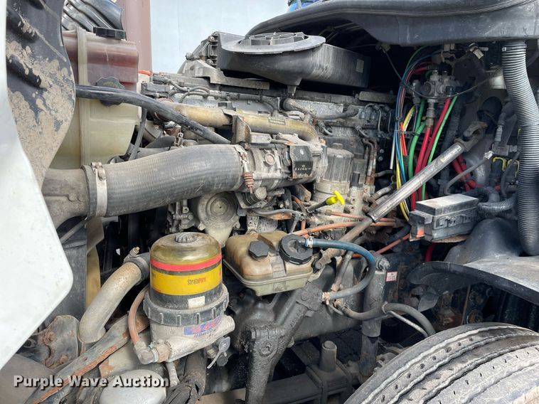 image for item MA9914 2011 Freightliner Cascadia  semi truck