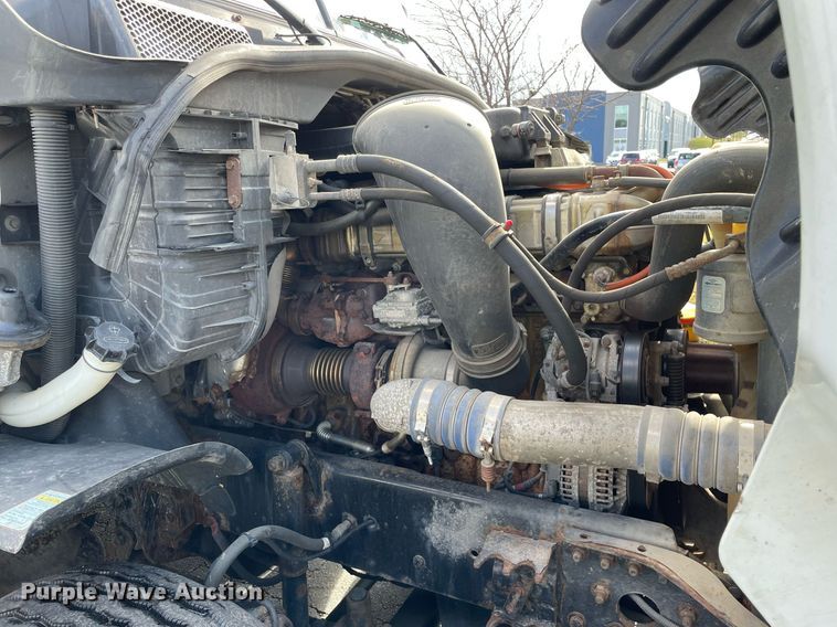 image for item MA9914 2011 Freightliner Cascadia  semi truck