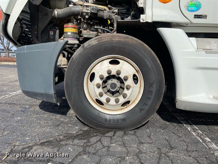 image for item MA9914 2011 Freightliner Cascadia  semi truck