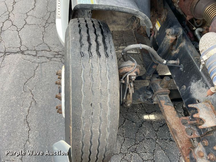 image for item MA9914 2011 Freightliner Cascadia  semi truck