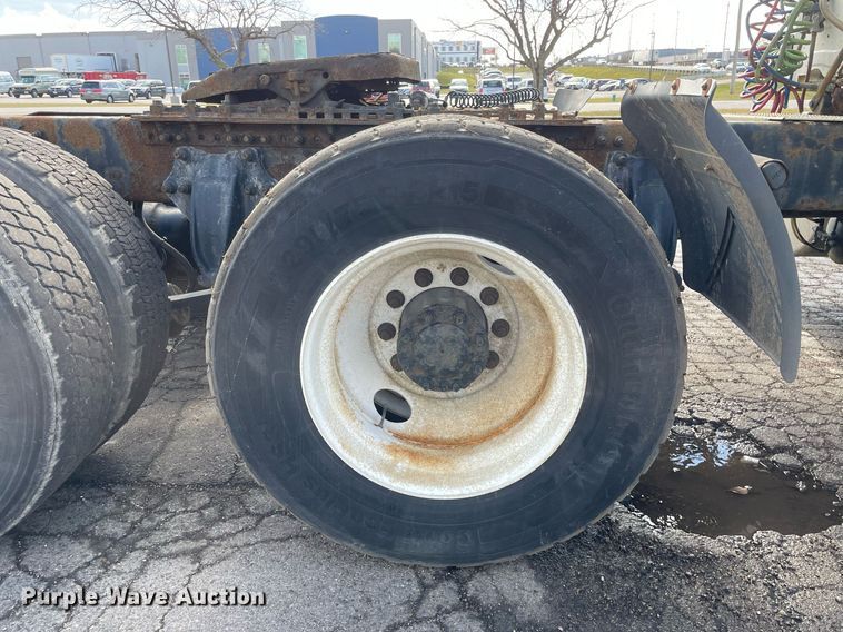 image for item MA9914 2011 Freightliner Cascadia  semi truck