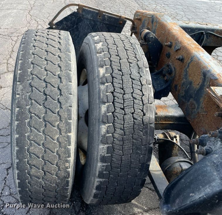 image for item MA9914 2011 Freightliner Cascadia  semi truck