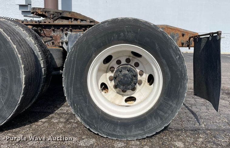 image for item MA9914 2011 Freightliner Cascadia  semi truck