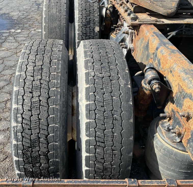 image for item MA9914 2011 Freightliner Cascadia  semi truck