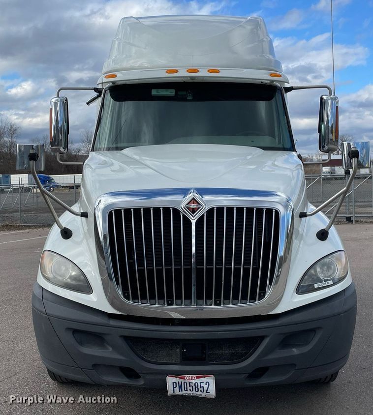 image for item MA9916 2015 International ProStar Plus 122  semi truck