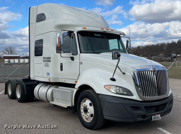 image for item MA9916 2015 International ProStar Plus 122  semi truck