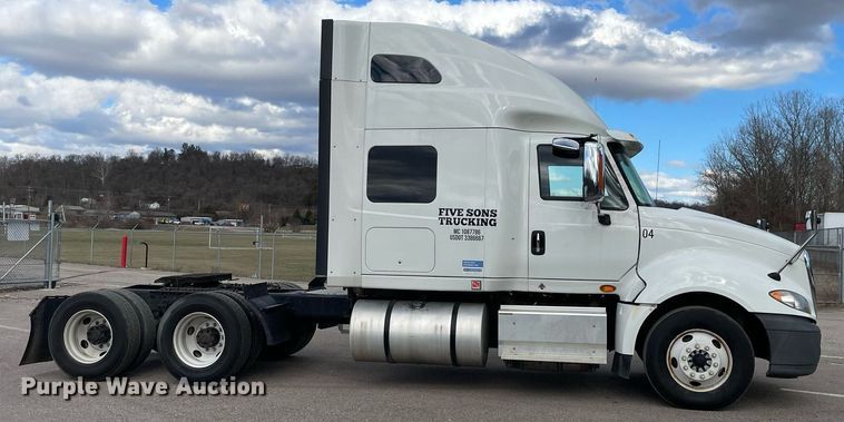image for item MA9916 2015 International ProStar Plus 122  semi truck
