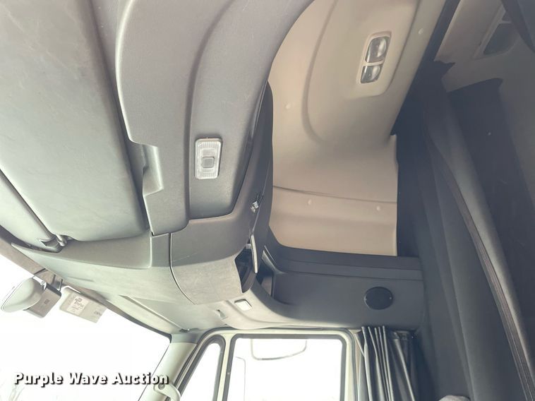 image for item MA9916 2015 International ProStar Plus 122  semi truck