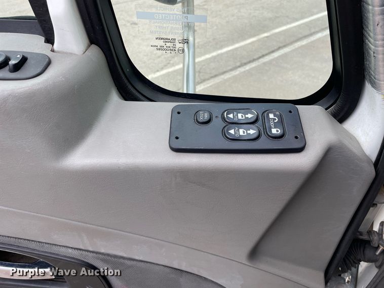 image for item MA9916 2015 International ProStar Plus 122  semi truck