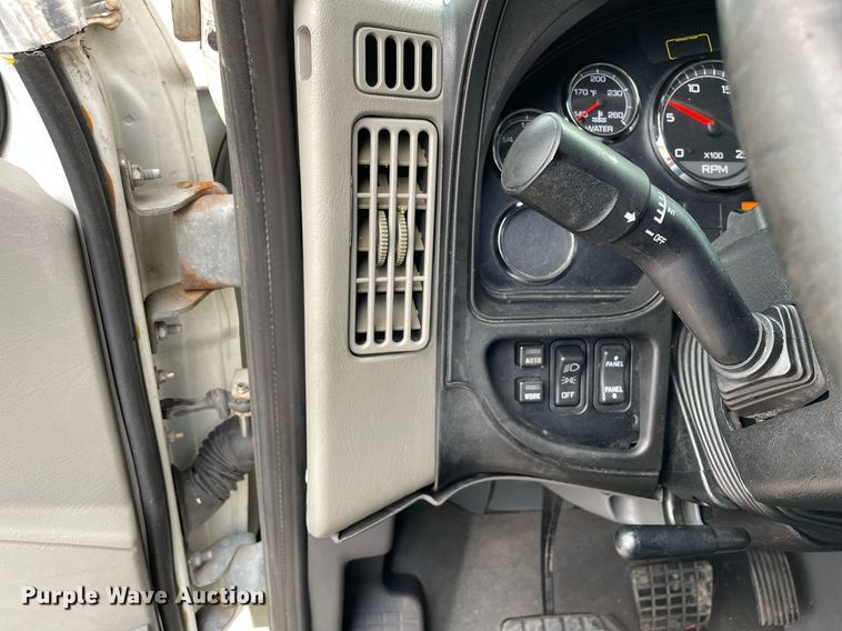 image for item MA9916 2015 International ProStar Plus 122  semi truck