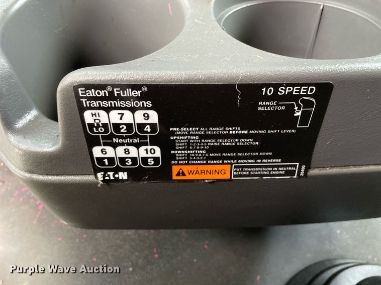 image for item MA9916 2015 International ProStar Plus 122  semi truck