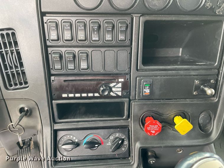 image for item MA9916 2015 International ProStar Plus 122  semi truck