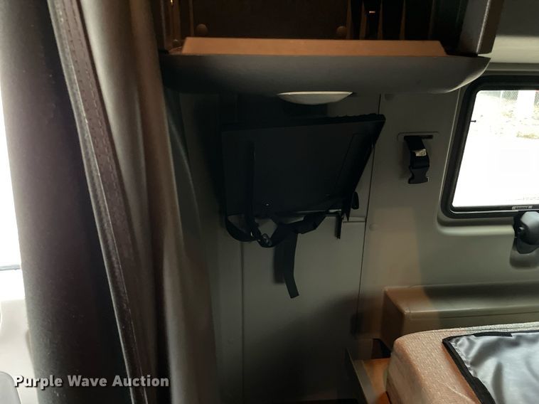 image for item MA9916 2015 International ProStar Plus 122  semi truck