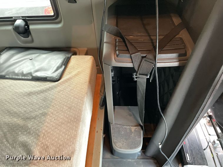 image for item MA9916 2015 International ProStar Plus 122  semi truck