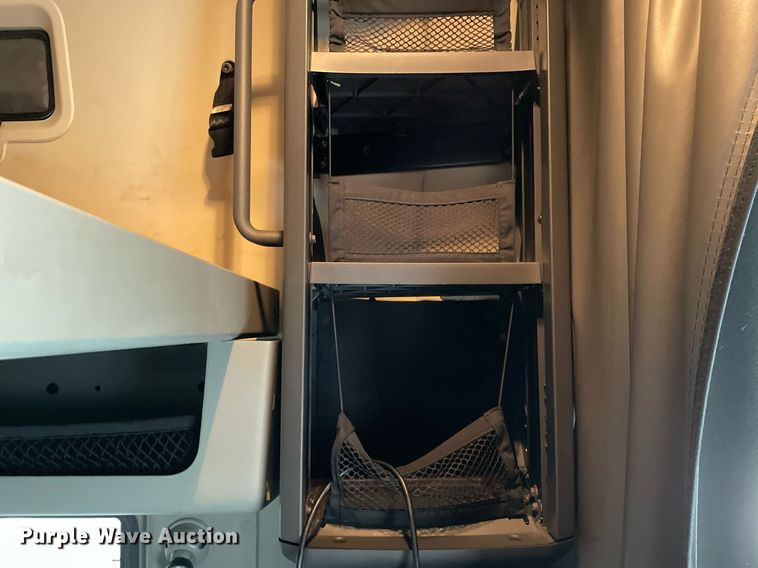 image for item MA9916 2015 International ProStar Plus 122  semi truck