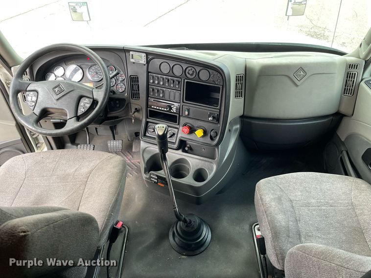 image for item MA9916 2015 International ProStar Plus 122  semi truck