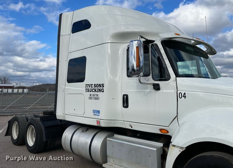 image for item MA9916 2015 International ProStar Plus 122  semi truck