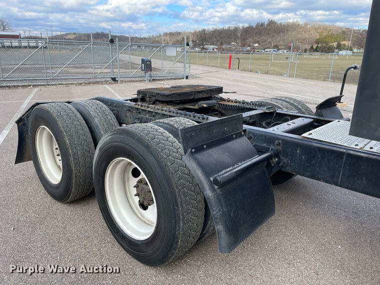 image for item MA9916 2015 International ProStar Plus 122  semi truck