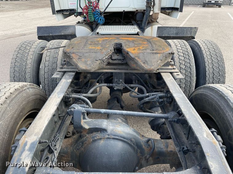 image for item MA9916 2015 International ProStar Plus 122  semi truck