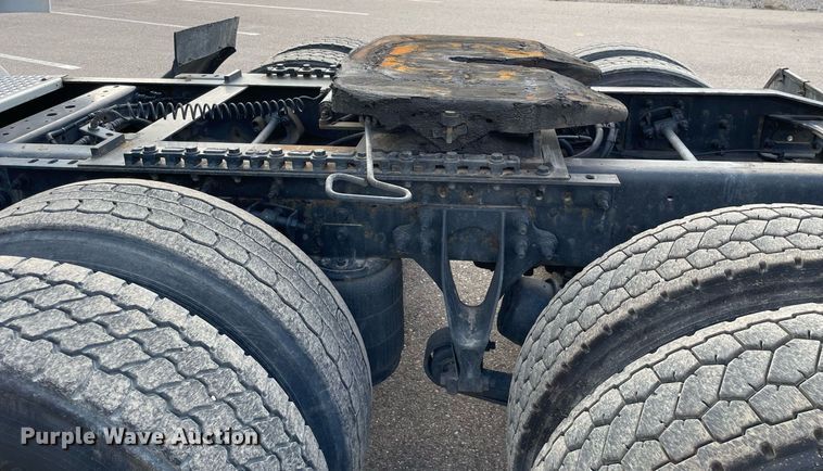 image for item MA9916 2015 International ProStar Plus 122  semi truck