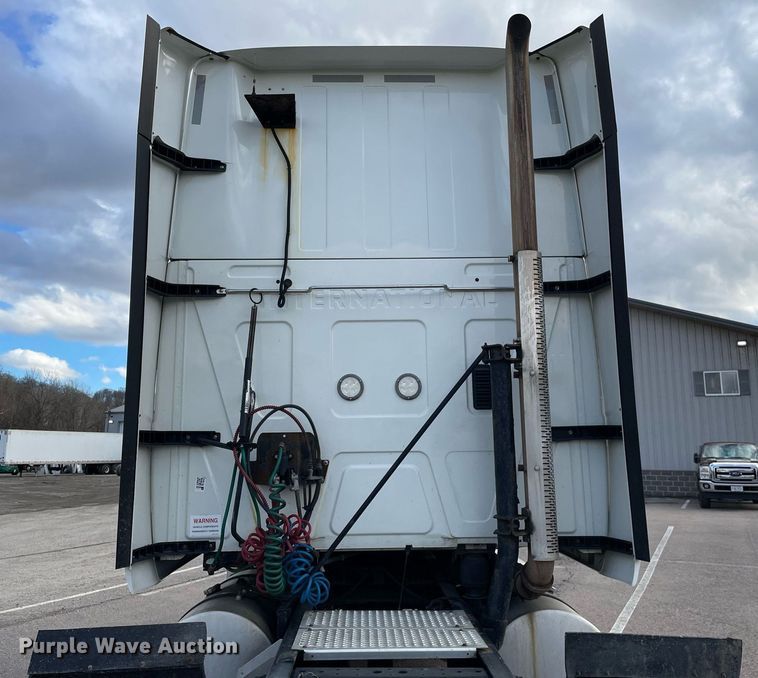 image for item MA9916 2015 International ProStar Plus 122  semi truck