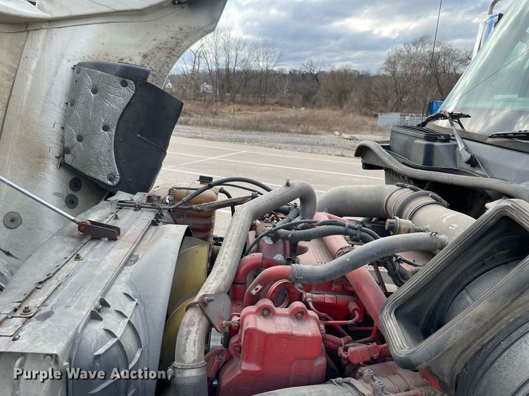 image for item MA9916 2015 International ProStar Plus 122  semi truck