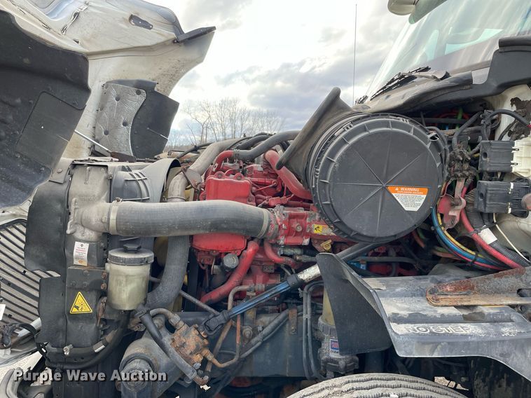 image for item MA9916 2015 International ProStar Plus 122  semi truck