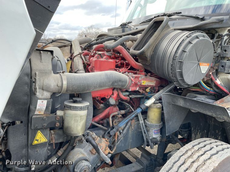 image for item MA9916 2015 International ProStar Plus 122  semi truck